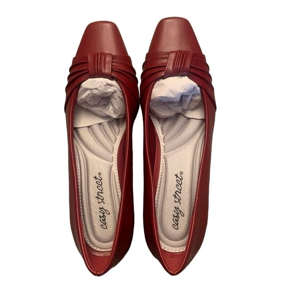 NEW EASY STREET WAIVE WOMEN'S RED FAUX LEATHER LOW KITTEN HEEL PUMPS 5M - Picture 4 of 8